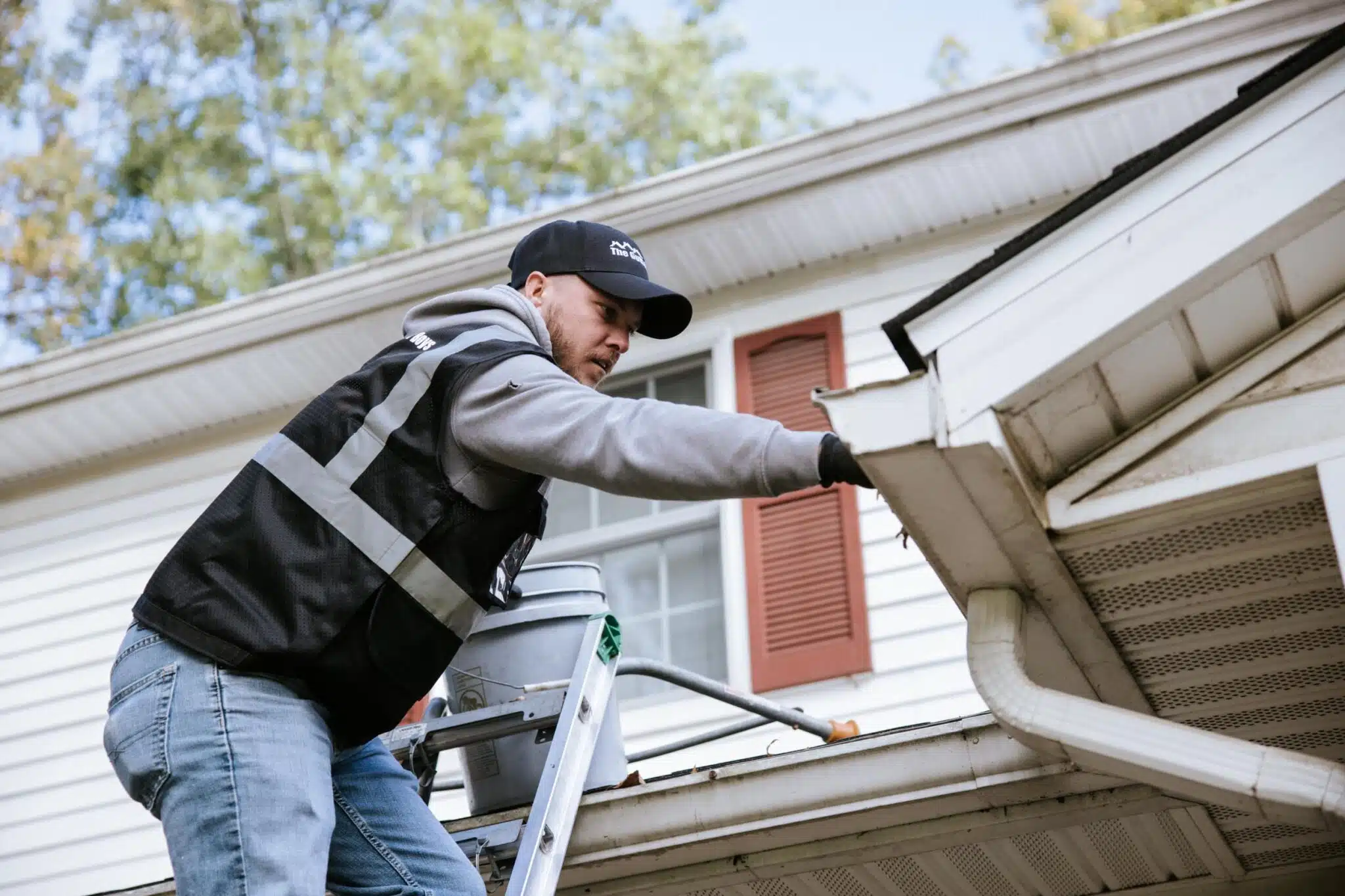 7 Reasons to Hire Professional Gutter Cleaners in Cleveland, Ohio.